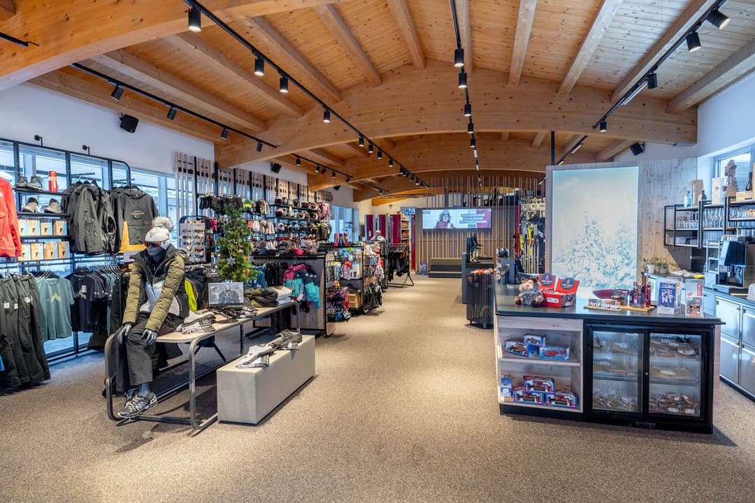 Eine Innenaufnahme des Intersport Martin Shops